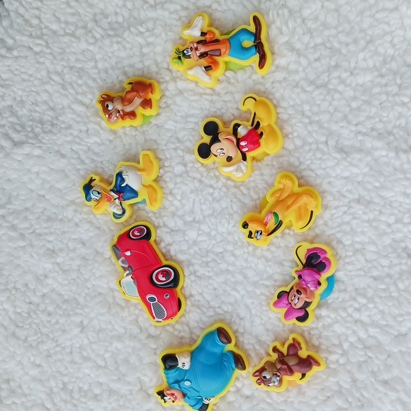 VINTAGE DISNEY MAGNETS - Picture 1 of 4